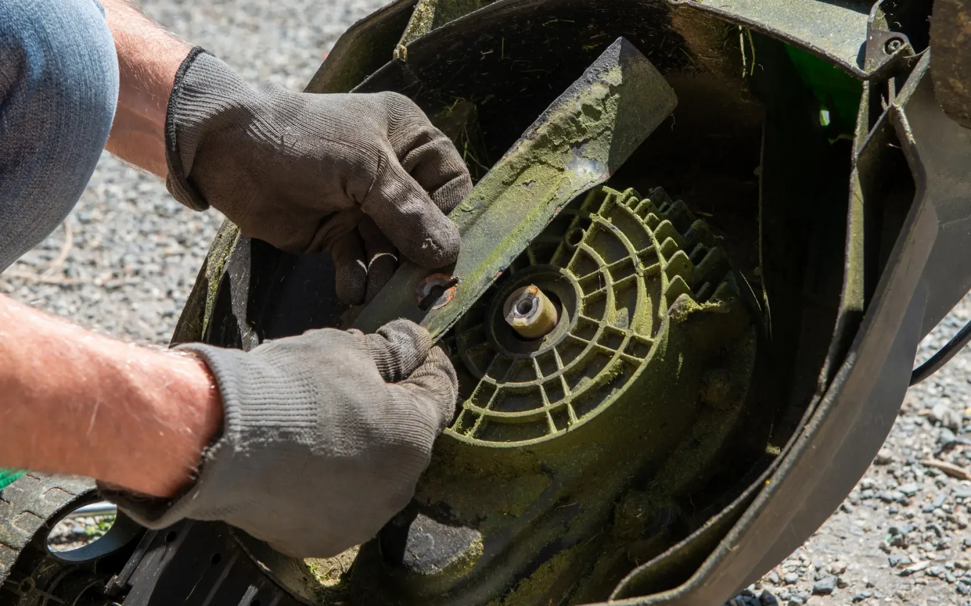 Spring-Summer-Lawnmower-Blade-Inspection